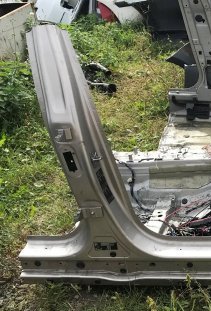 B sloupek vpravo BMW 5 F10