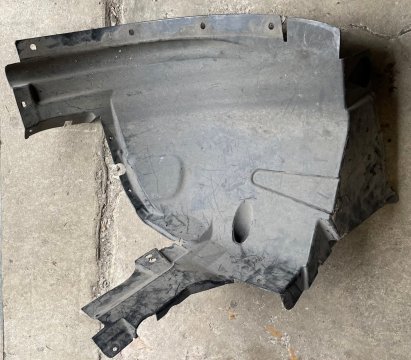 51717180621 Plastový podběh levého předního blatníku BMW X6