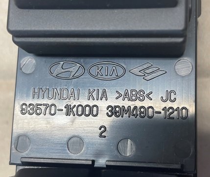 Spínač ovládání oken levý přední 93570-1K080 Hyundai ix20 JC 2010-2019