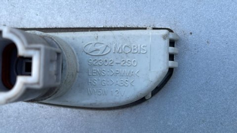 Pravý přední blatník 66321-2S050 Hyundai ix35 10.2009 - 2015 s otvorem pro blikač