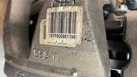 Přední těhlice s tlumičem levá, kompletní Opel Zafira Life, Toyota, Peugeot, Citroën