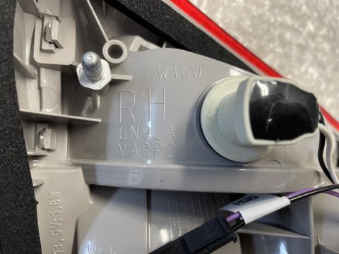 F1EB-13A602-CA pravé zadní světlo LED Ford Focus III 14-18 Kombi nové