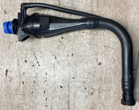 9810969380 Hrdlo plnicího potrubí AdBlue Opel Zafira Life, Toyota, Peugeot, Citroën