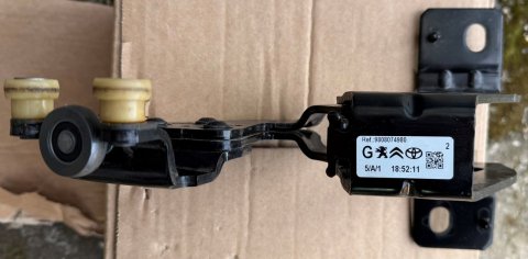 Vodítko posuvných dveří levé 9808074980 originál PSA Group / Toyota ProAce nové