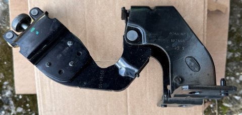 Vodítko posuvných dveří levé 9808074980 originál PSA Group / Toyota ProAce nové