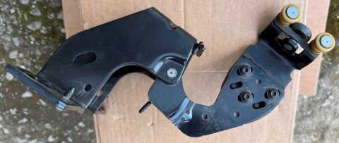 Vodítko posuvných dveří levé 9808074980 originál PSA Group / Toyota ProAce nové