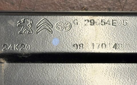 Vodící kolejnice dveří levá 9831701480 / 9822930180G originál PSA Group / Toyota
