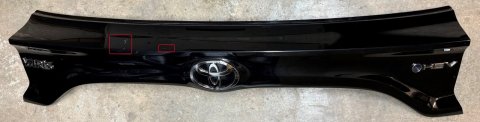 Obložení výklopných dveří vnější 76801-0DC60 Toyota YARIS P21 Hybrid 1.5