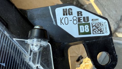 Pravé přední světlo LED originál 81110K0080 Toyota Yaris IV 20- nové