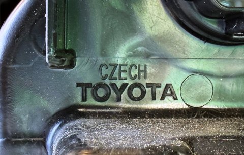 Pravé přední světlo LED originál 81110K0080 Toyota Yaris IV 20- nové