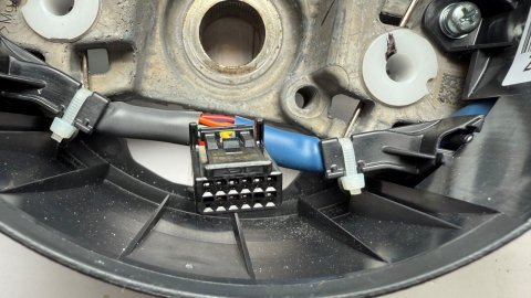 Multifunkční volant v kůži Toyota Yaris IV P21 20-