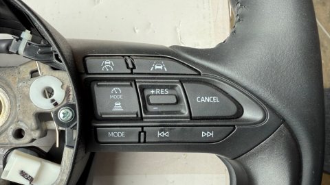 Multifunkční volant v kůži Toyota Yaris IV P21 20-