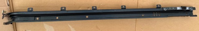 Vodící kolejnice dveří levá 9831701480 / 9822930180G originál PSA Group / Toyota